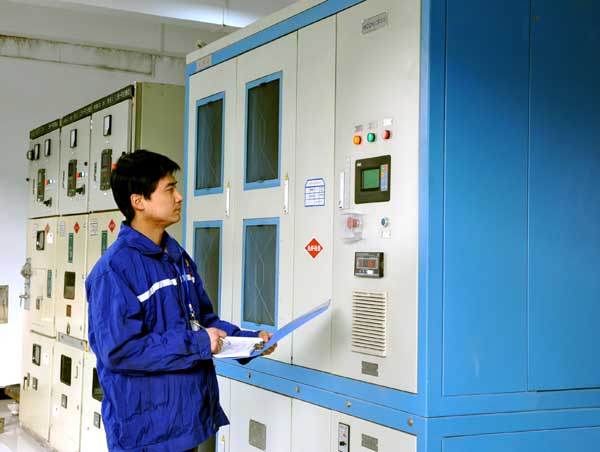 東坡礦主井提升新舊啟動(dòng)裝置 東坡礦主井提升新舊啟動(dòng)裝置