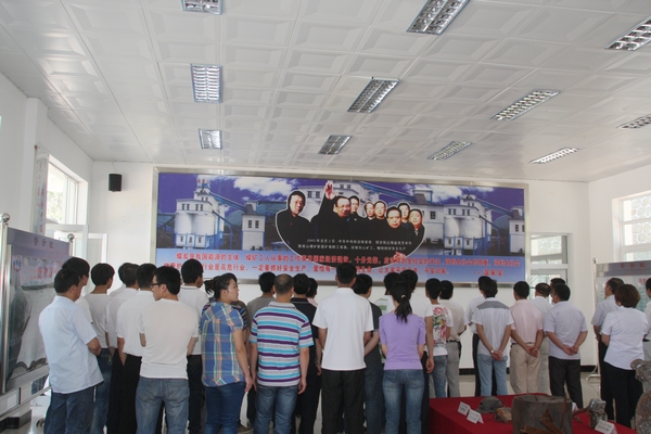 參觀安全警示教育廳 參觀安全警示教育廳