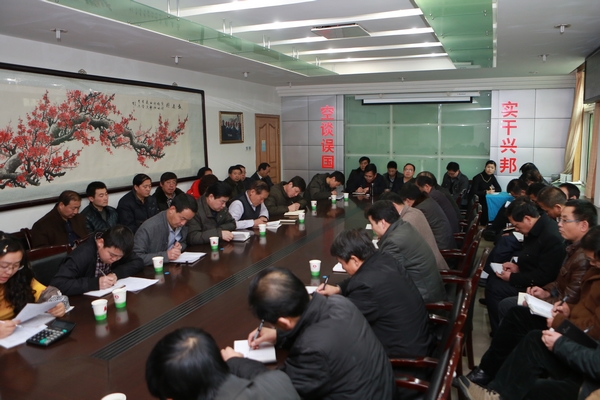 該礦元月份經(jīng)營(yíng)分析會(huì)現(xiàn)場(chǎng) 該礦元月份經(jīng)營(yíng)分析會(huì)現(xiàn)場(chǎng)