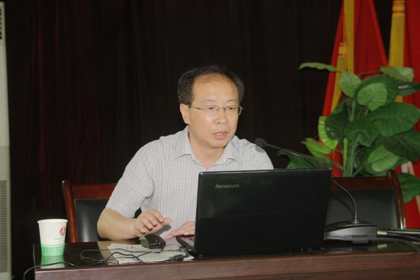 淮南國家瓦斯治理中心項目部經(jīng)理周其同為現(xiàn)場授課