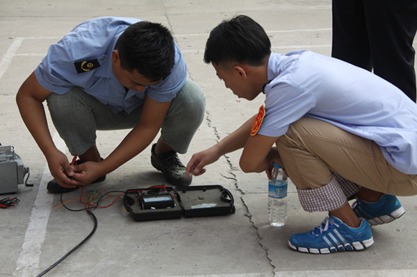 進(jìn)行電纜芯線環(huán)阻和絕緣測(cè)試 進(jìn)行電纜芯線環(huán)阻和絕緣測(cè)試