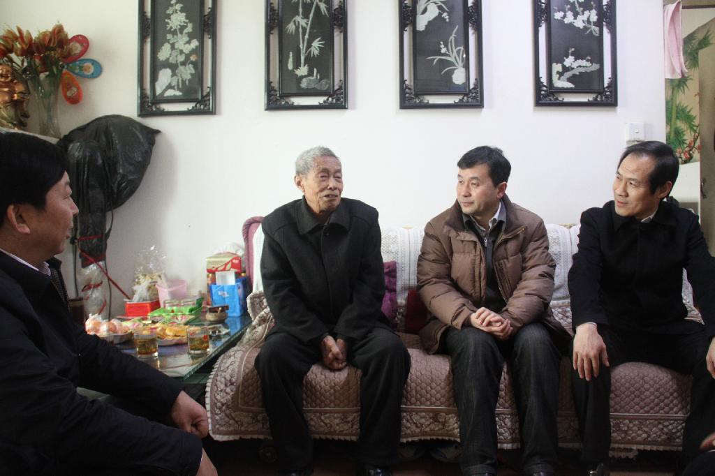 領導與《唱支山歌給黨... 